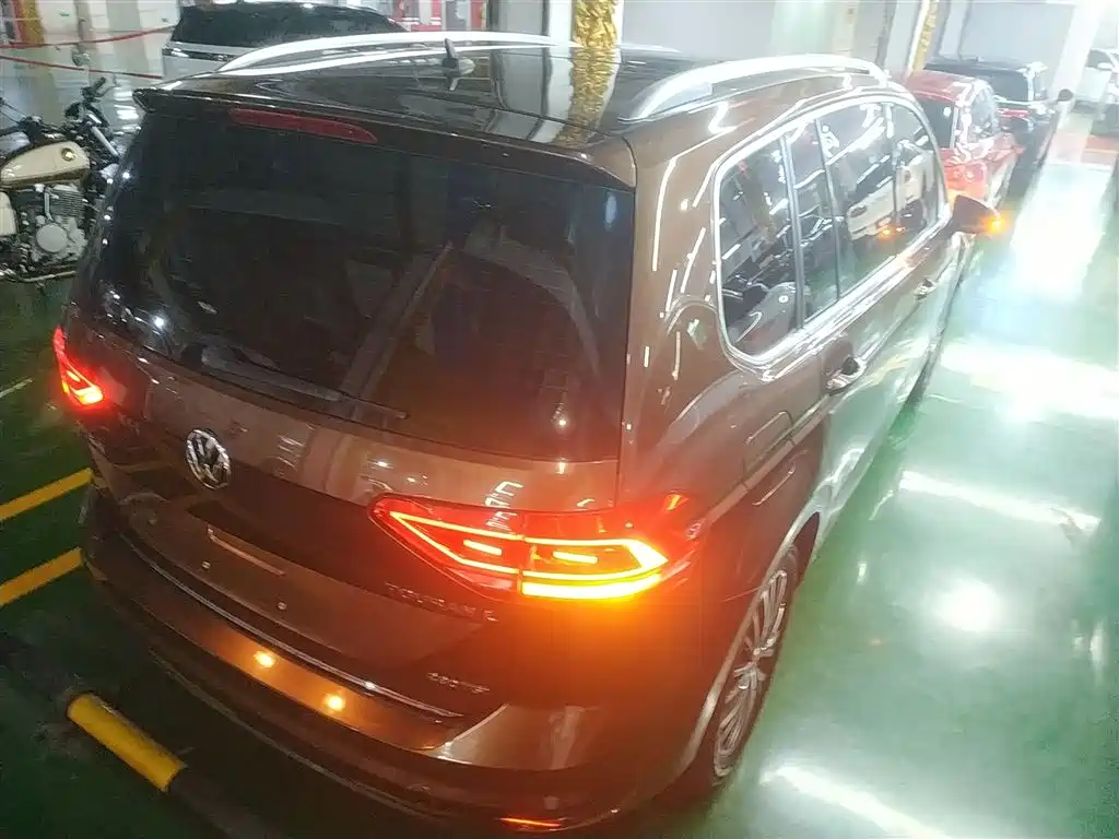 Volkswagen Touran 2017 — фото 7