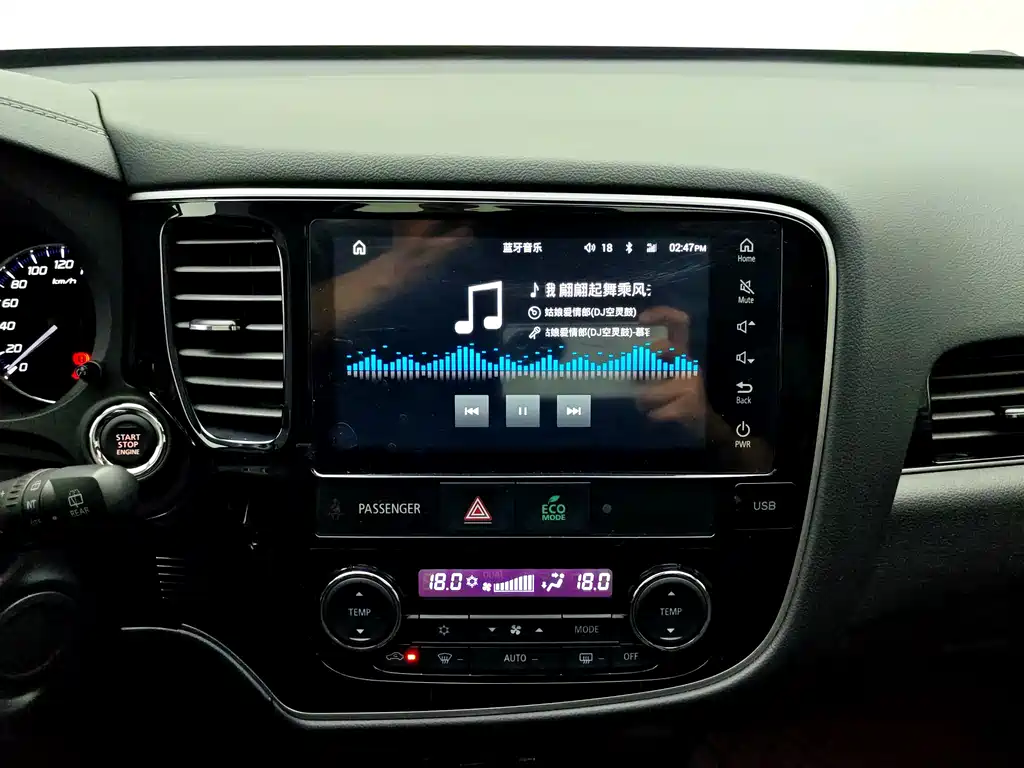 Mitsubishi Outlander 2023 — фото 11
