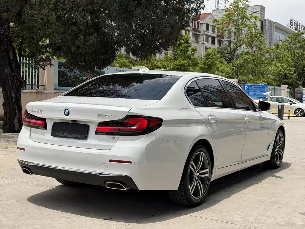 BMW 5 Series 2021 — фото 12