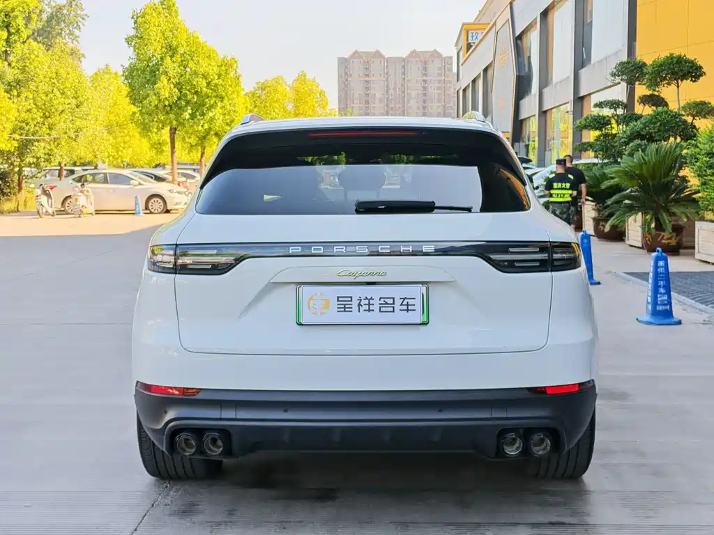 Porsche Cayenne Hybrid 2021