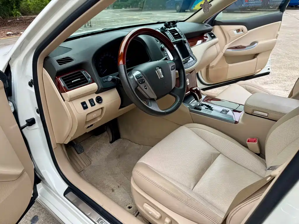 Toyota Crown 2015 — фото 4