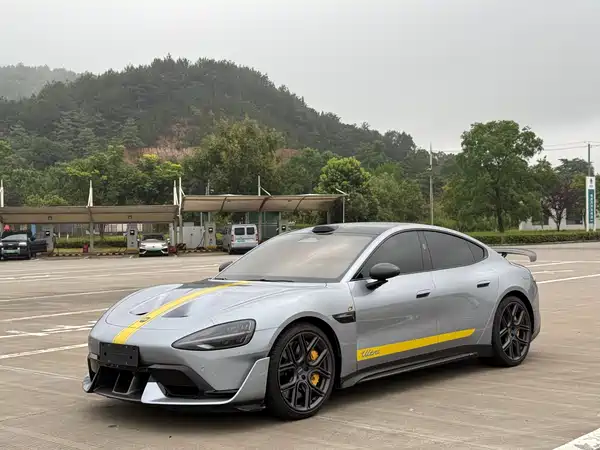 Xiaomi SU7 Ultra 2025