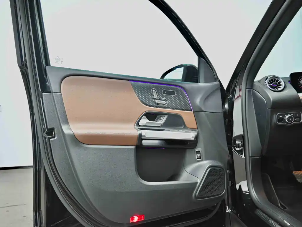 Mercedes-Benz GLB 2023 — фото 22