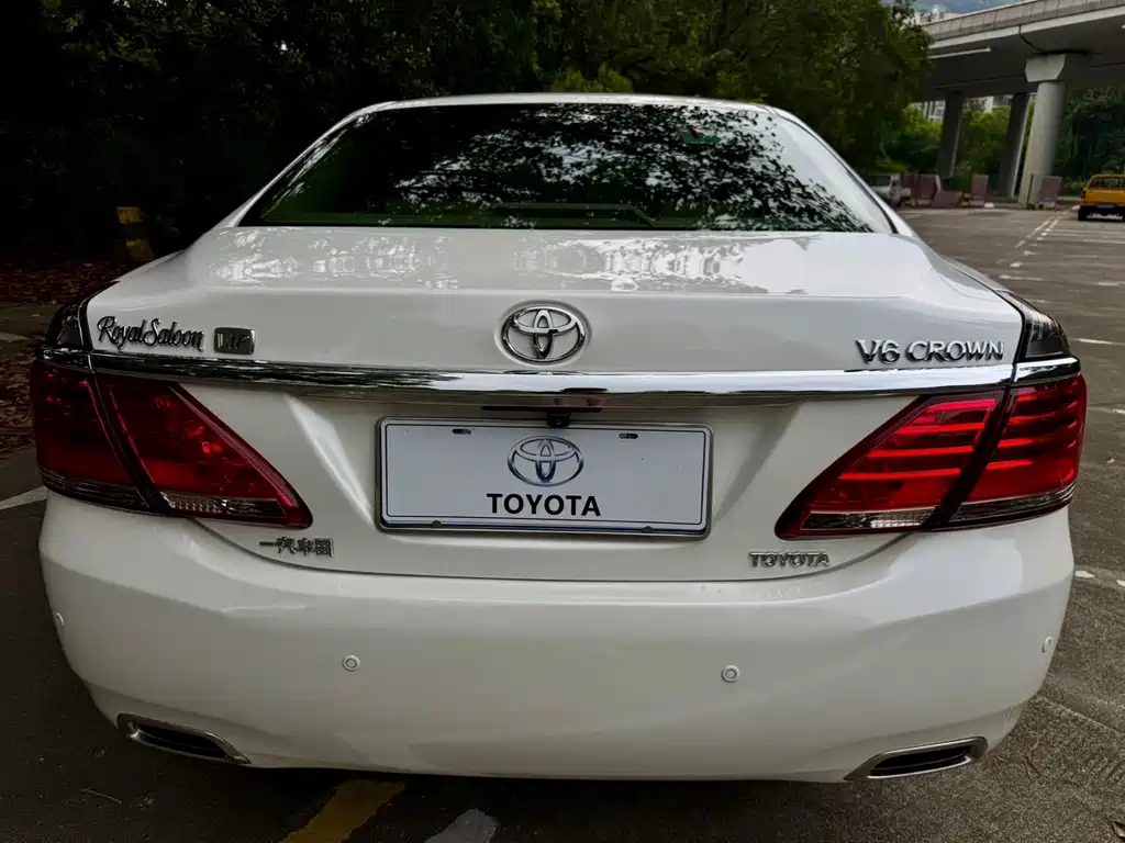 Toyota Crown 2015 — фото 21