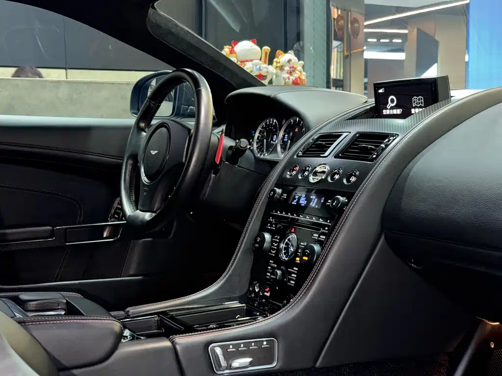 Aston Martin DB9 2015 — фото 18