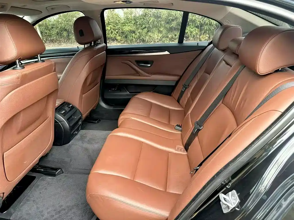BMW 5 Series 2016 — фото 12