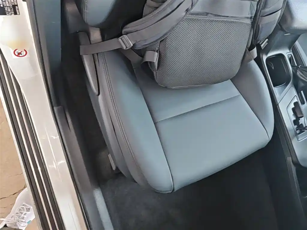 Toyota RAV4 2017 — фото 25