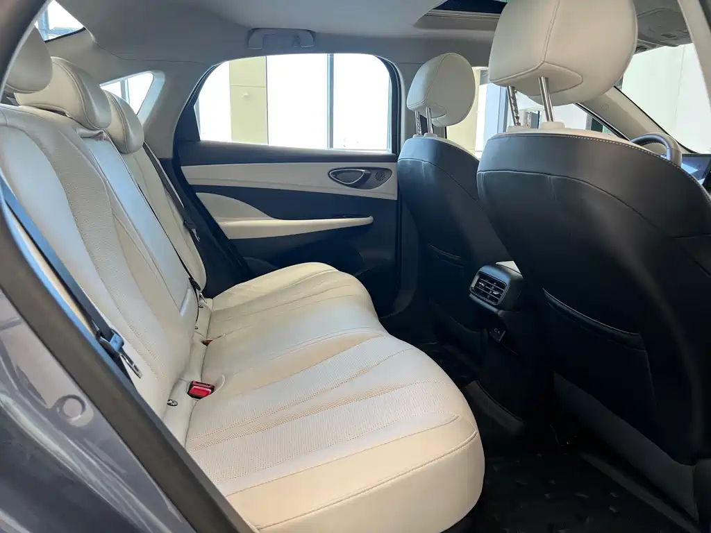 BYD Seal 05 DM-i 2025 — фото 8