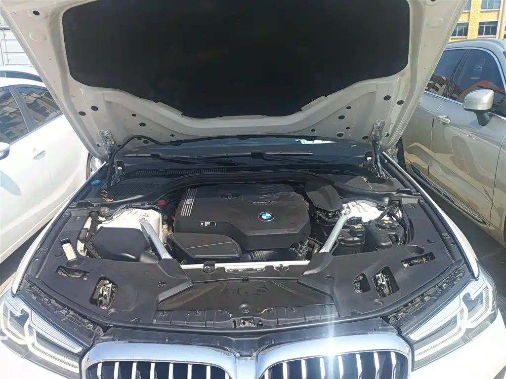 BMW 5 Series 2022 — фото 16