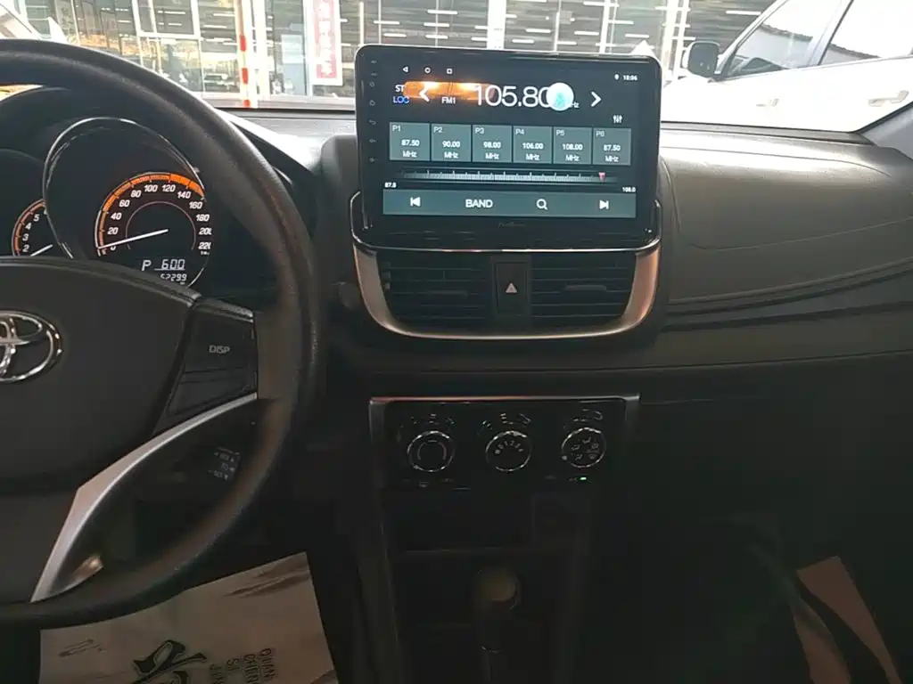 Toyota Yaris L 2022 — фото 13