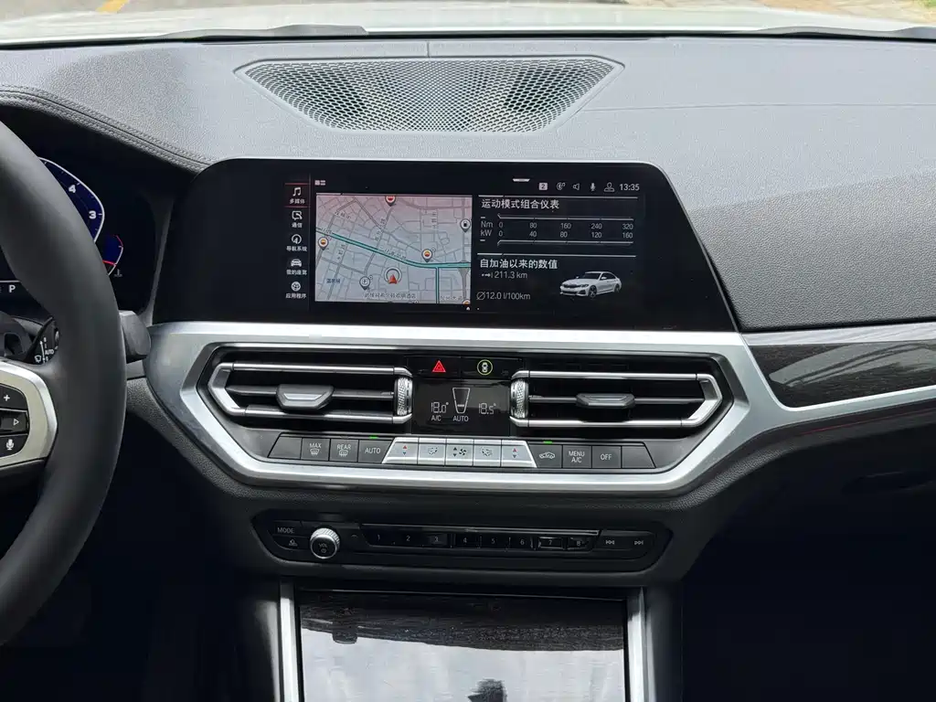 BMW 3 Series 2019 — фото 19