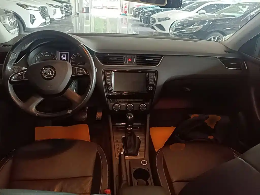 Skoda Octavia 2016 — фото 10