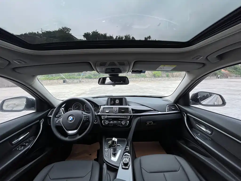 BMW 3 Series 2017 — фото 16