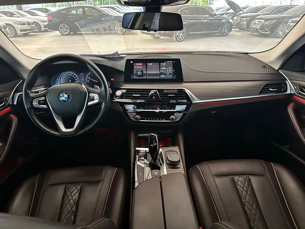 BMW 5 Series 2018 — фото 22