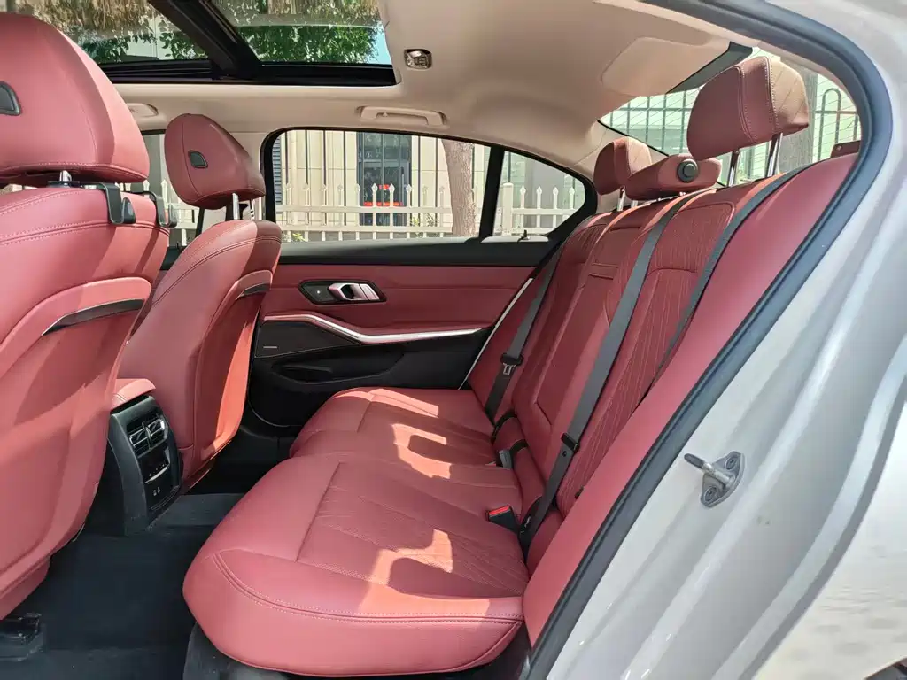 BMW 3 Series 2023 — фото 10
