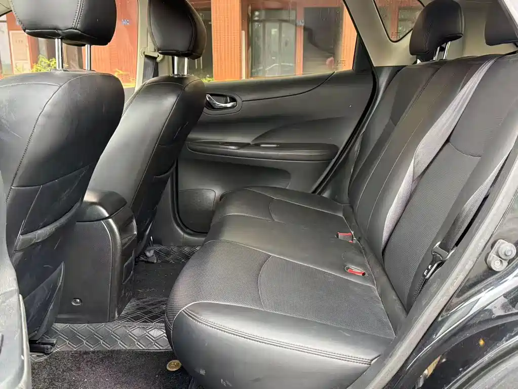 Nissan Tiida 2014
