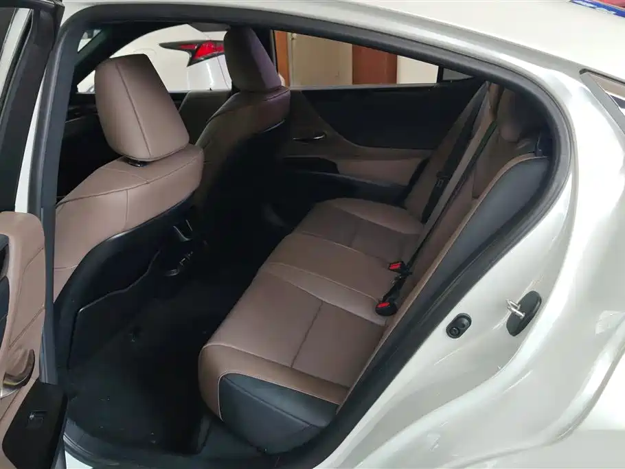 Lexus ES 2023 — фото 11