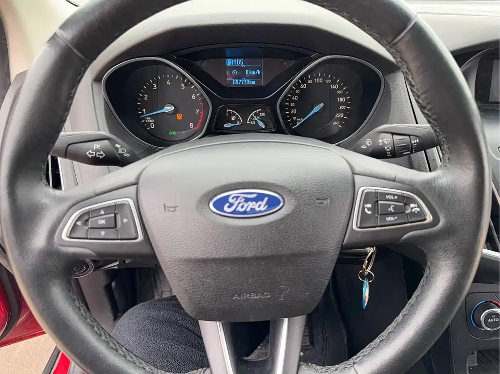 Ford Focus 2016 — фото 8