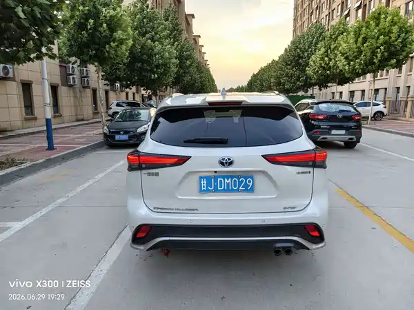 Toyota Crown Kluger 2022