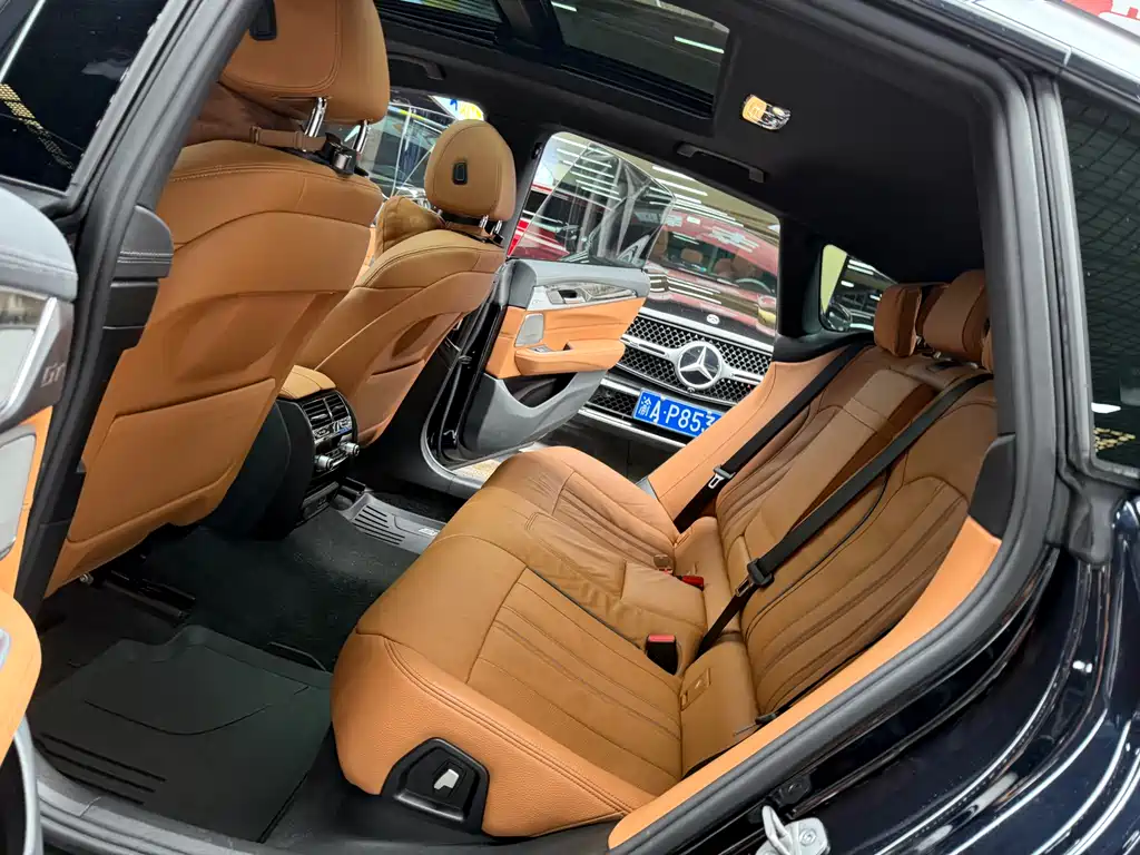 BMW 6 Series GT 2023 — фото 12