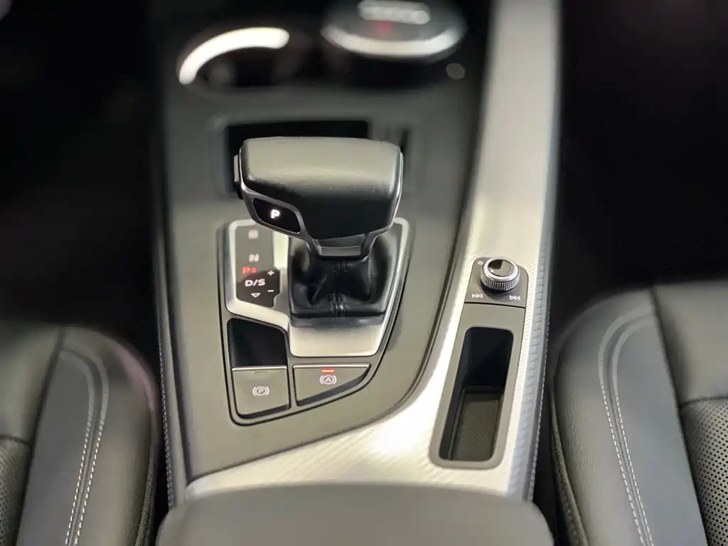 Audi A4L 2021 — фото 9
