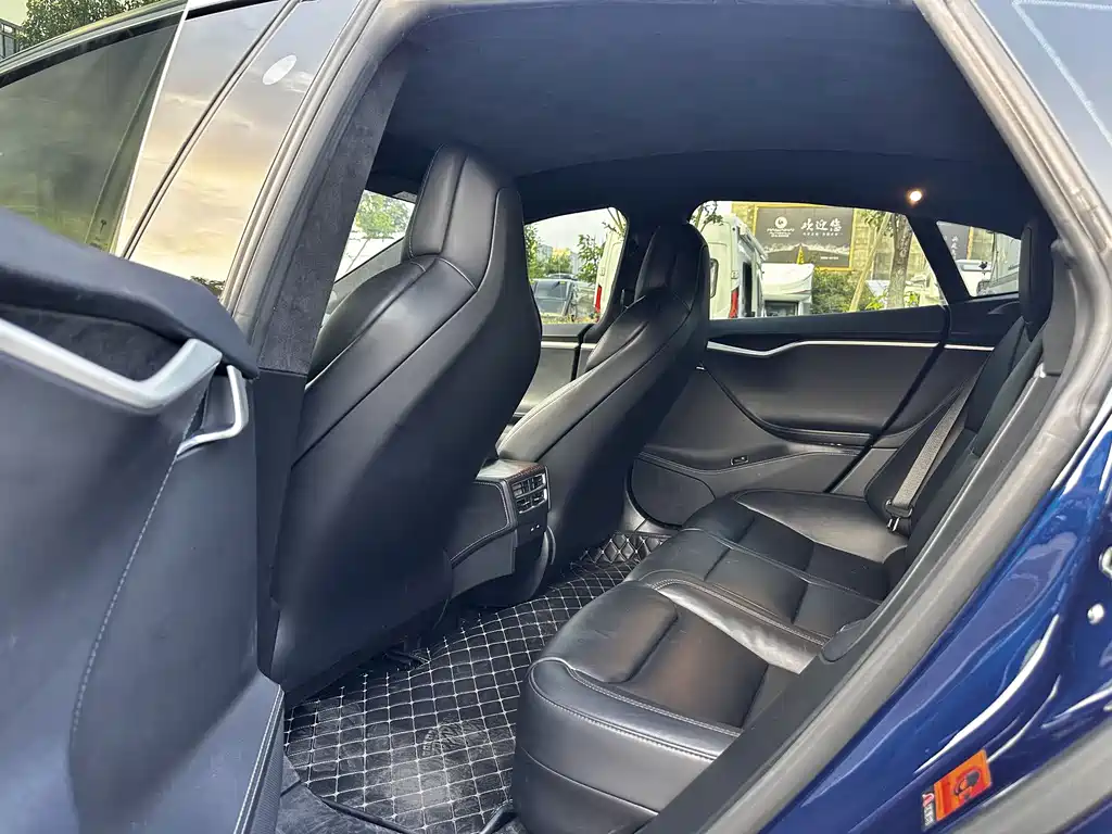 Tesla Model S 2018 — фото 10