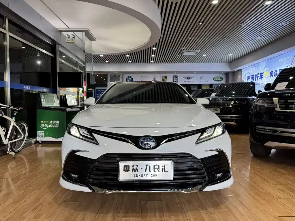 Toyota Camry 2024 — фото 2