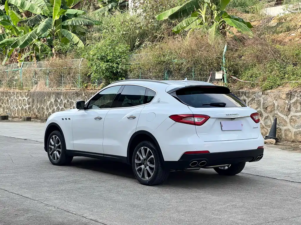 Maserati Levante 2017 — фото 9