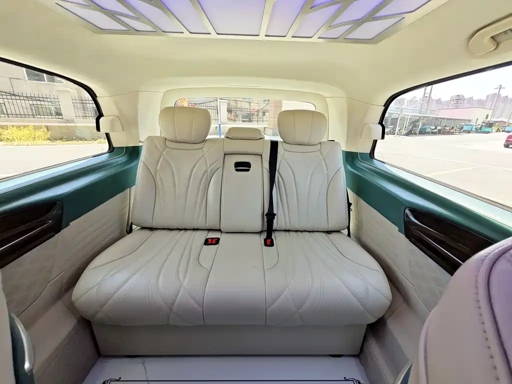 Mercedes-Benz Vito 2023 — фото 12