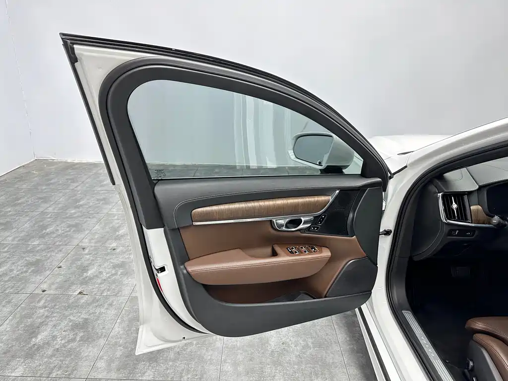 Volvo S90 2021 — фото 13