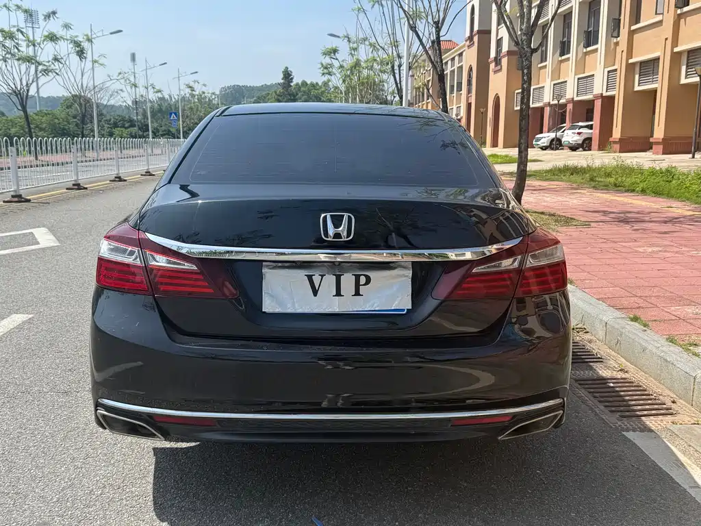Honda Accord 2016 — фото 8