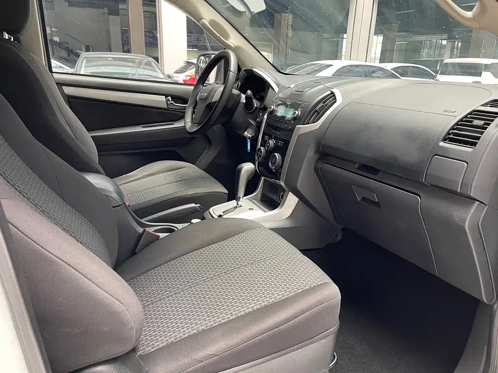 Isuzu Mu-X Shepherd 2016 — фото 6