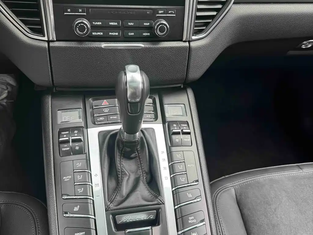 Porsche Macan 2017 — фото 14