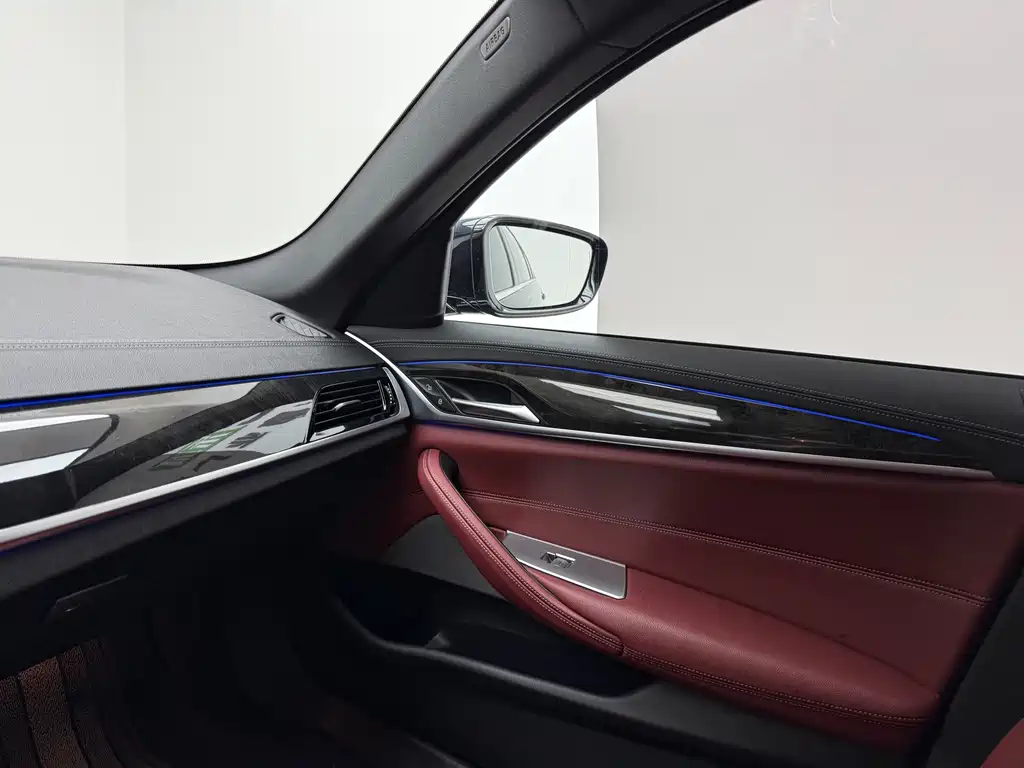 BMW 5 Series 2023 — фото 13