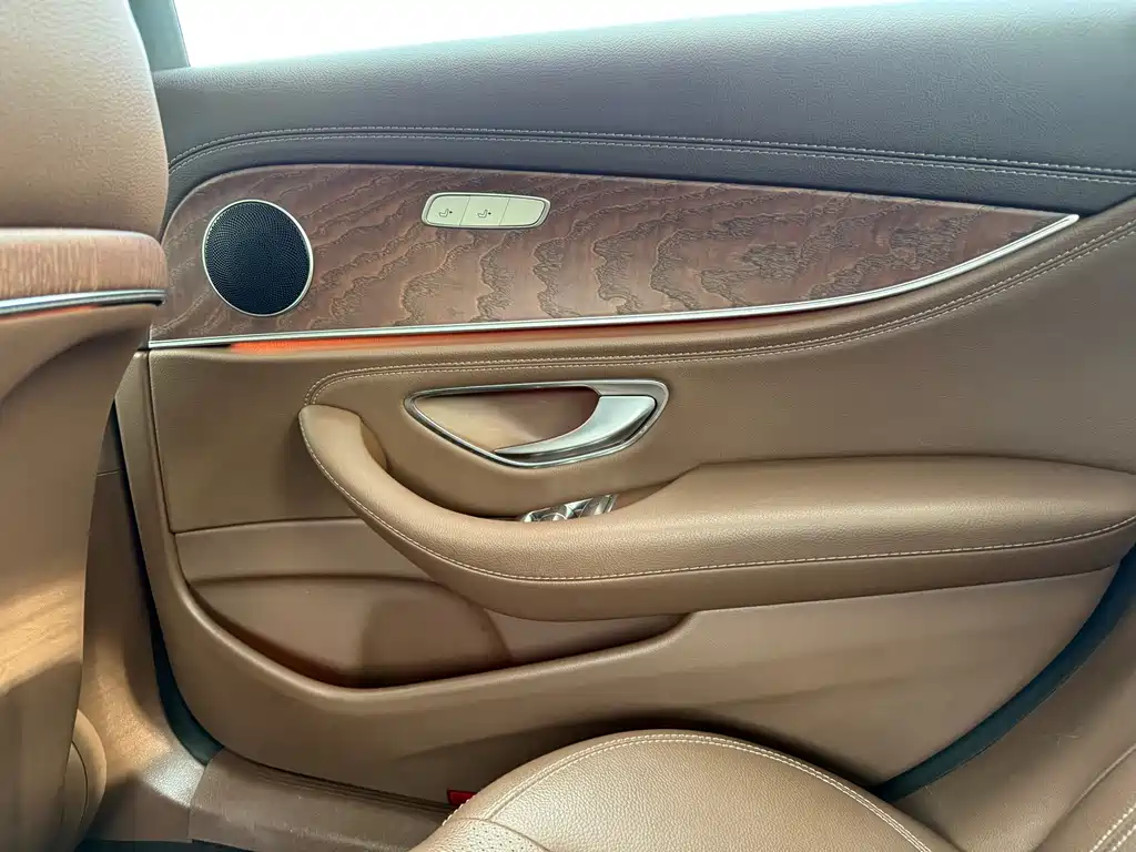 Mercedes-Benz E-Class 2022 — фото 12