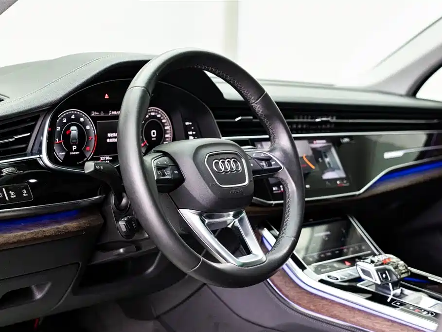 Audi Q7 2023 — фото 18