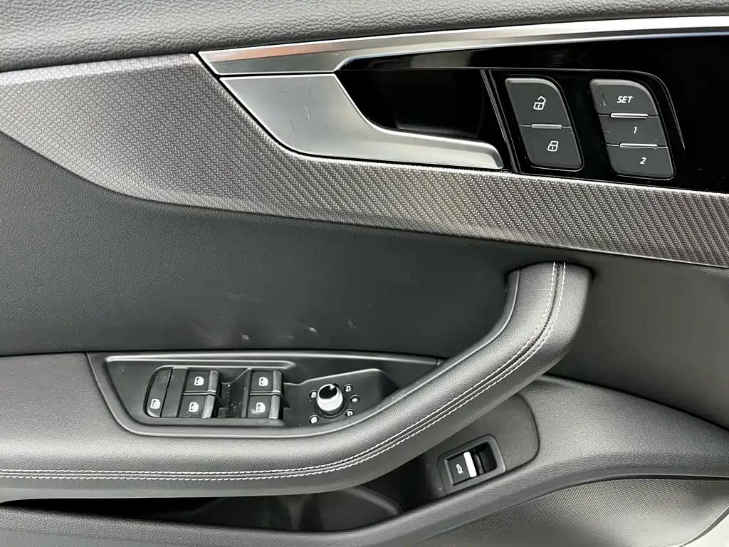 Audi A4L 2024 — фото 5