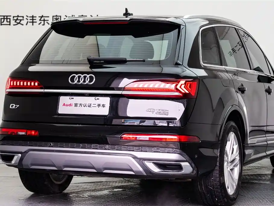 Audi Q7 2023 — фото 22