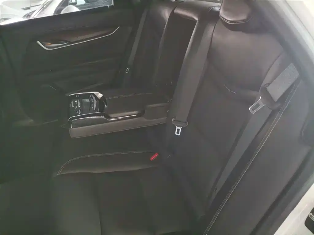 Cadillac XTS 2018 — фото 16