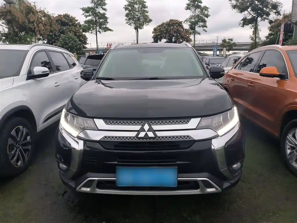 Mitsubishi Outlander 2020 — фото 3