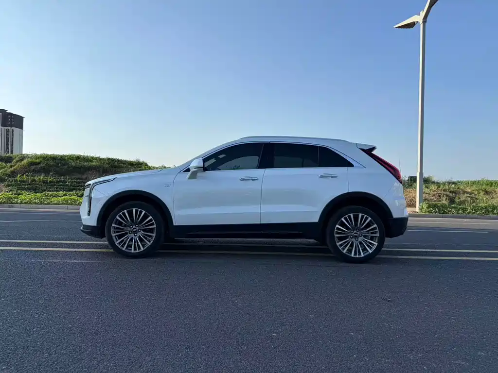 Cadillac XT4 2025 — фото 4