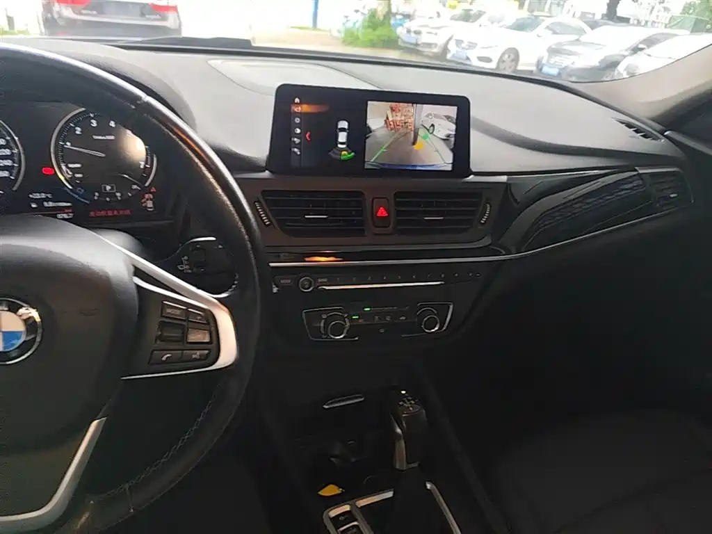 BMW 1 Series 2019 — фото 10