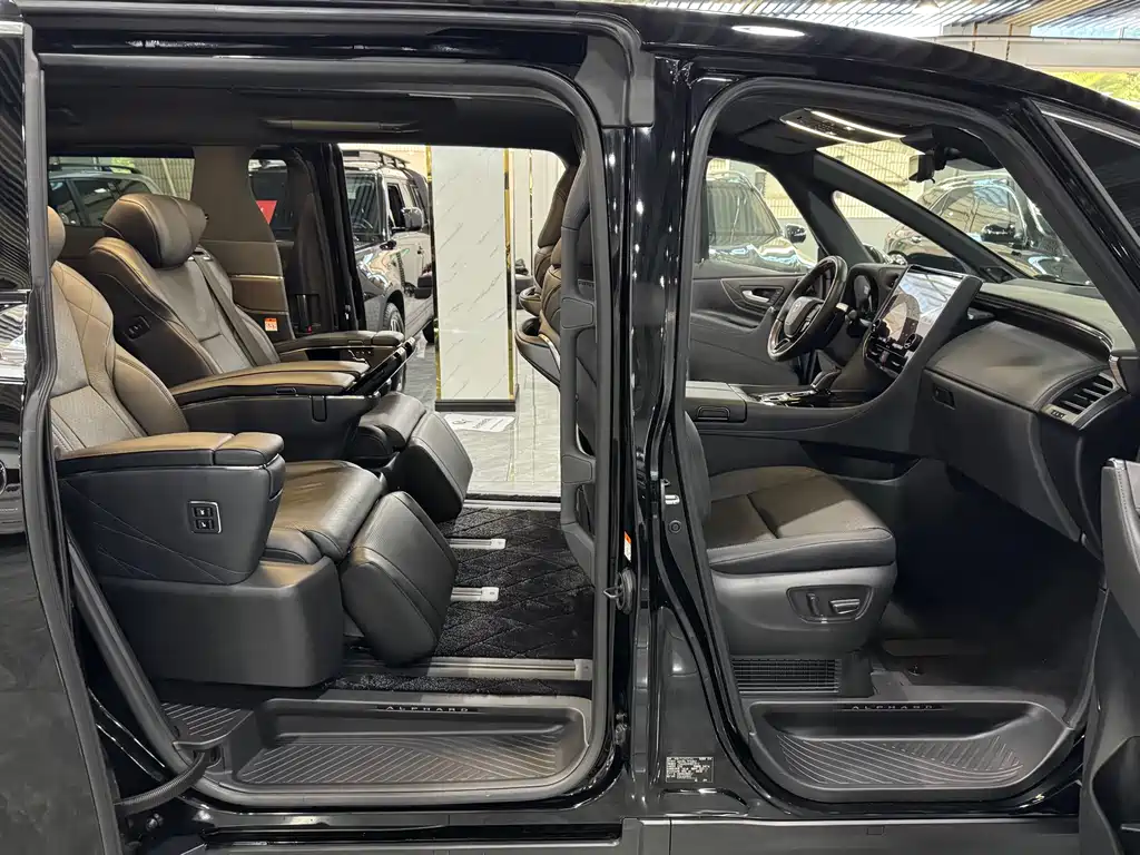 Toyota Alphard 2024 — фото 10