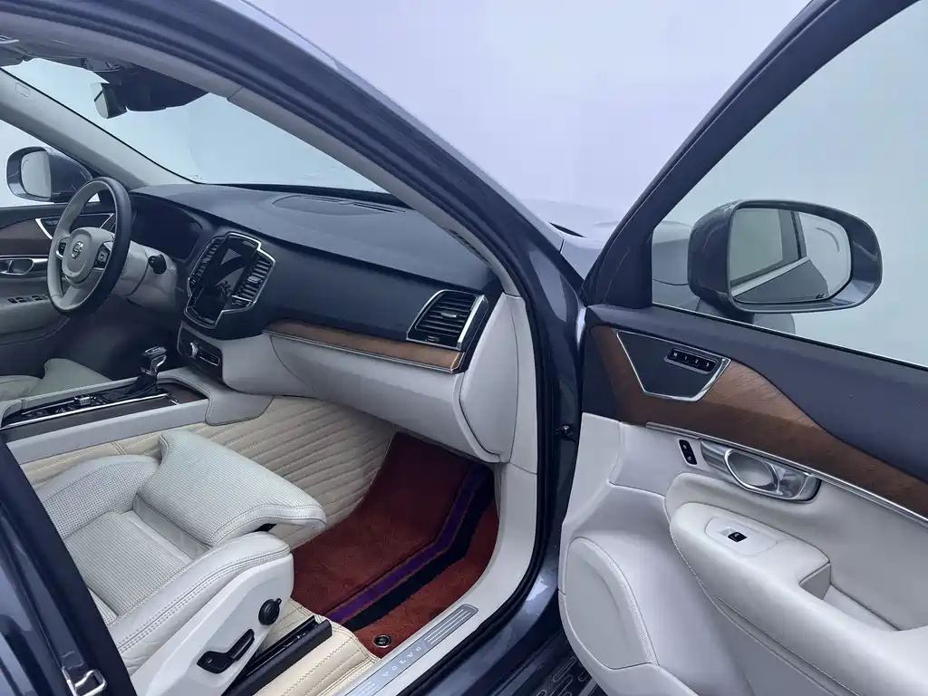 Volvo XC90 2017 — фото 11