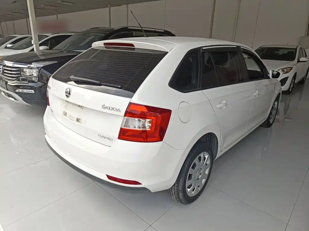 Skoda Rapid Spaceback 2016 — фото 7