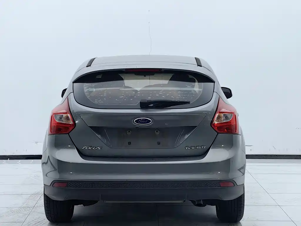 Ford Focus 2014 — фото 15