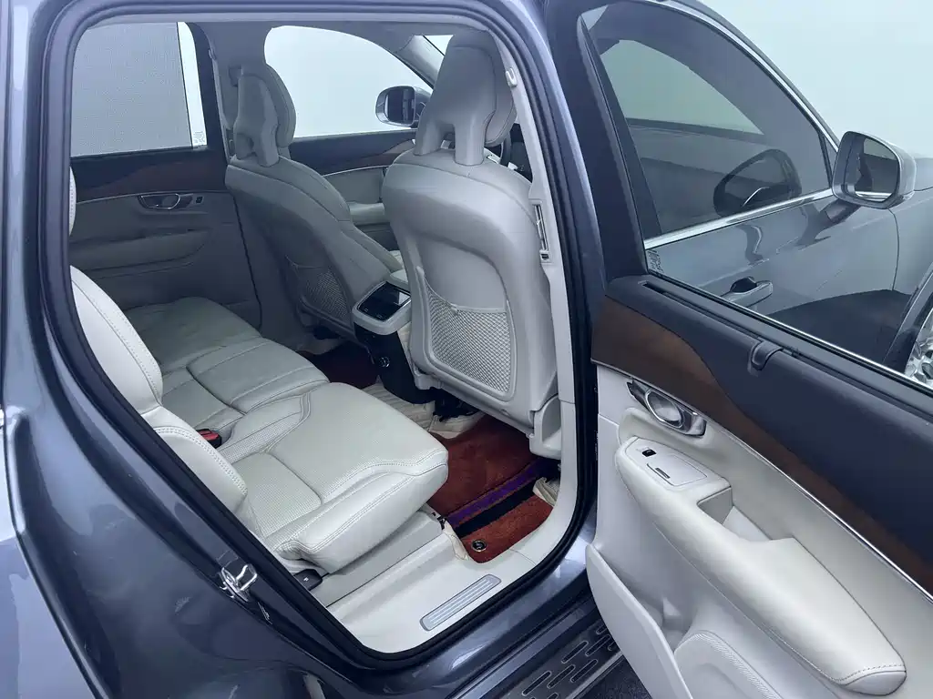 Volvo XC90 2017 — фото 10