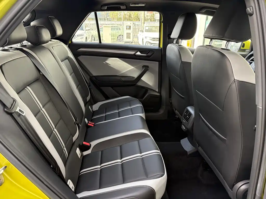 Volkswagen T-Roc 2023 — фото 7