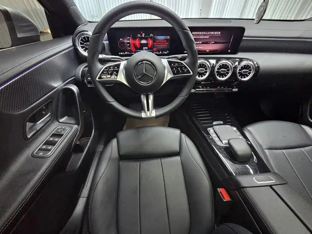 Mercedes-Benz A-Class 2024 — фото 9