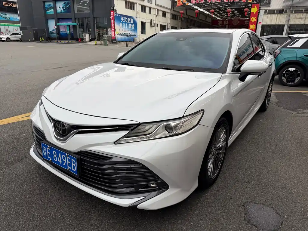Toyota Camry 2020 — фото 1